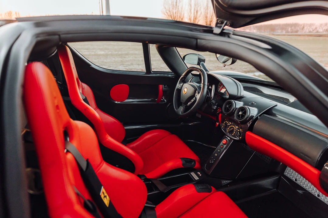 2004 Ferrari Enzo - Image 19 of 31