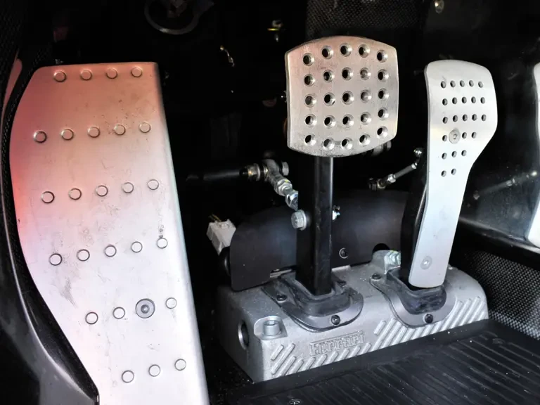 2004 Ferrari Enzo - Image 21 of 31