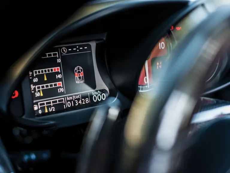 2004 Ferrari Enzo - Image 16 of 31