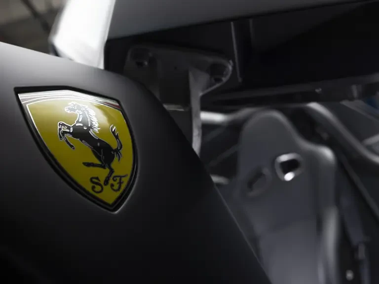 2004 Ferrari Enzo - Image 24 of 31
