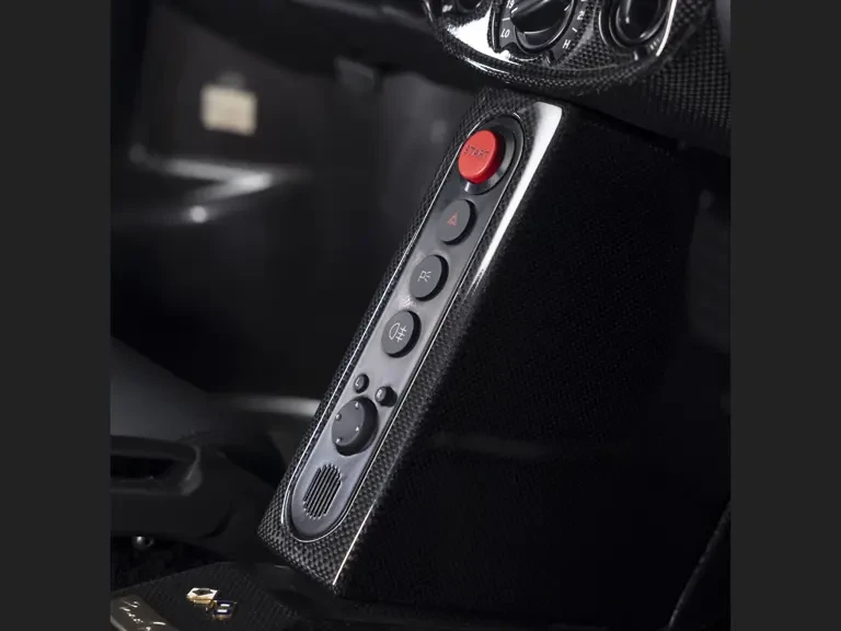 2004 Ferrari Enzo - Image 15 of 31