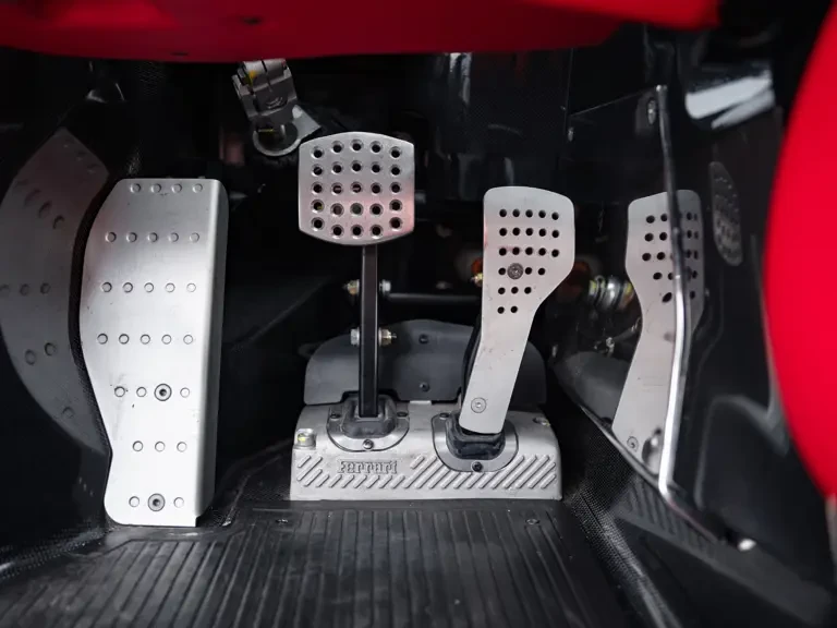 2004 Ferrari Enzo - Image 18 of 31