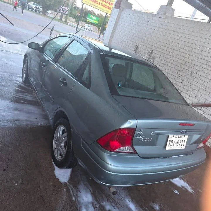 2004 Ford Focus 1st Gen - Image 2 of 5