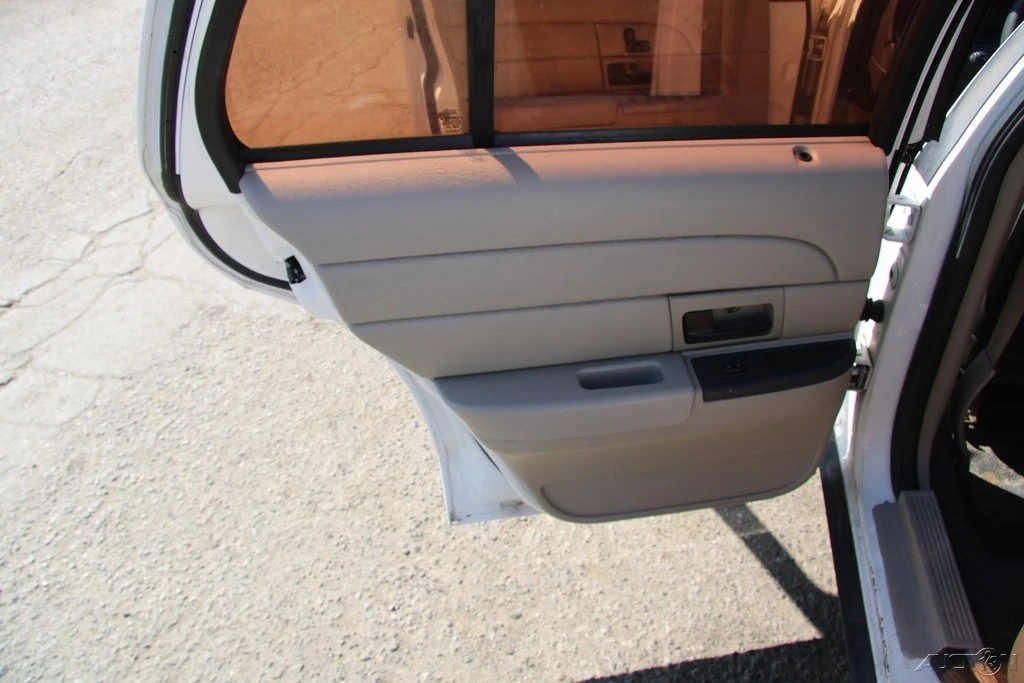 2004 Ford Crown Victoria - Image 19 of 21