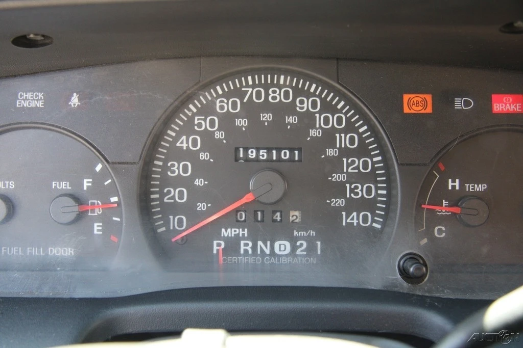 2004 Ford Crown Victoria - Image 16 of 21