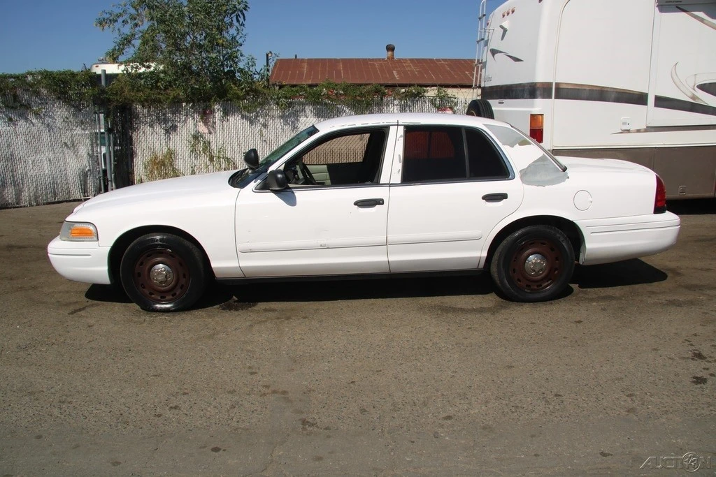 2004 Ford Crown Victoria - Image 3 of 21