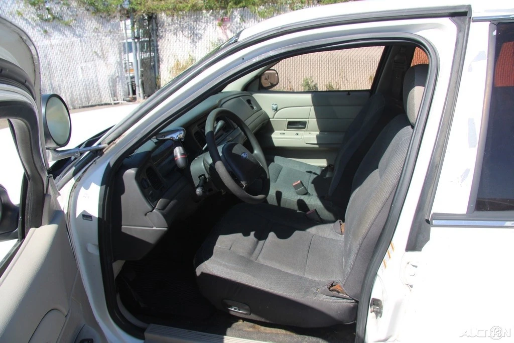 2004 Ford Crown Victoria - Image 14 of 21
