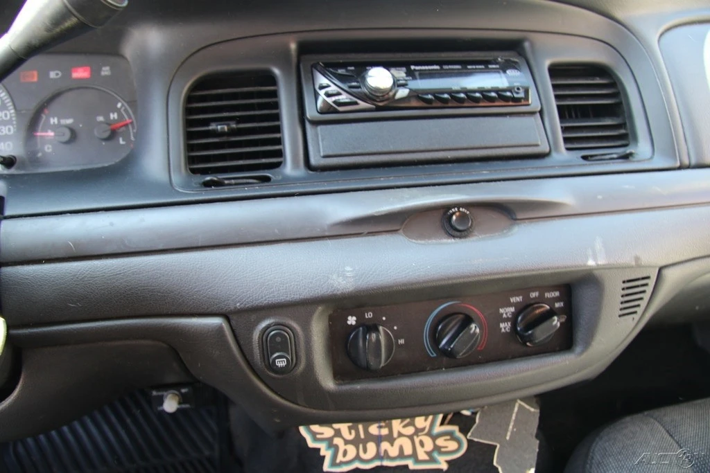 2004 Ford Crown Victoria - Image 18 of 21