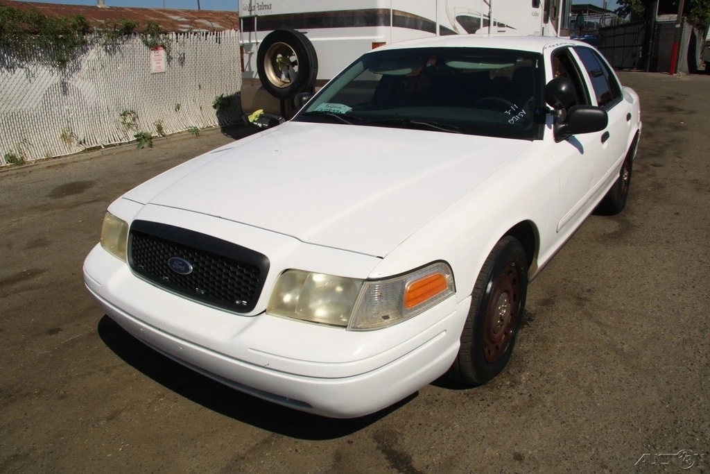 2004 Ford Crown Victoria - Image 2 of 21