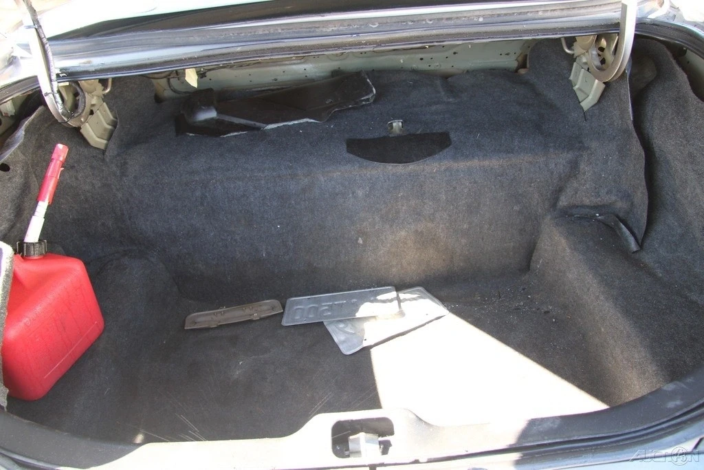 2004 Ford Crown Victoria - Image 19 of 21