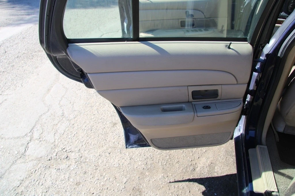 2004 Ford Crown Victoria - Image 17 of 21