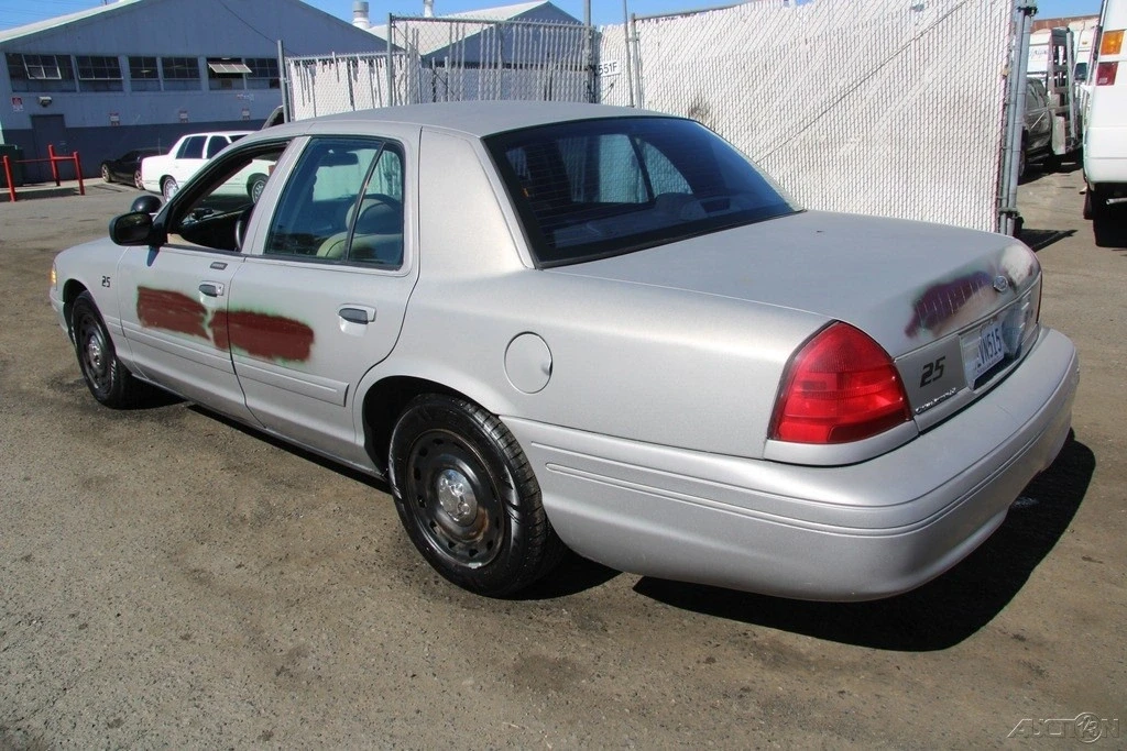 2004 Ford Crown Victoria - Image 5 of 21
