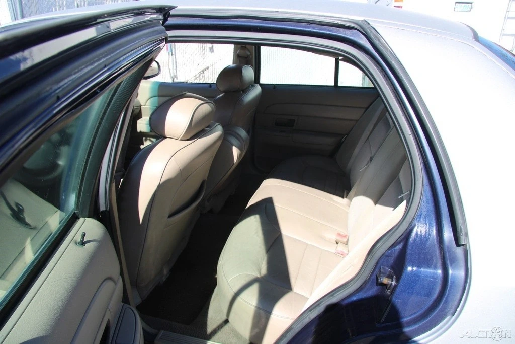 2004 Ford Crown Victoria - Image 18 of 21