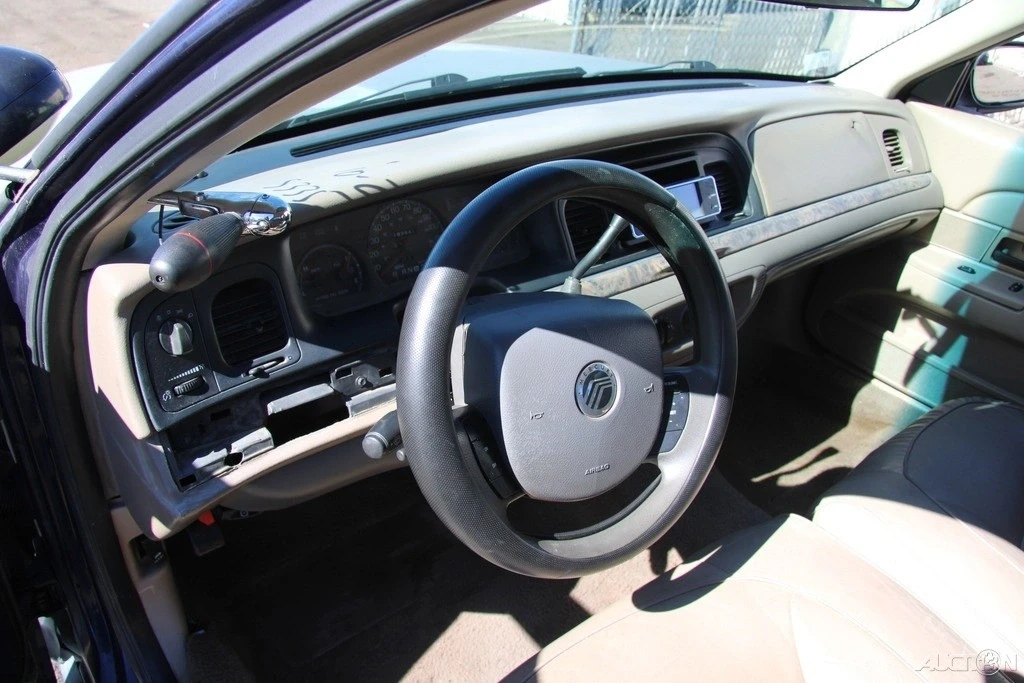 2004 Ford Crown Victoria - Image 14 of 21