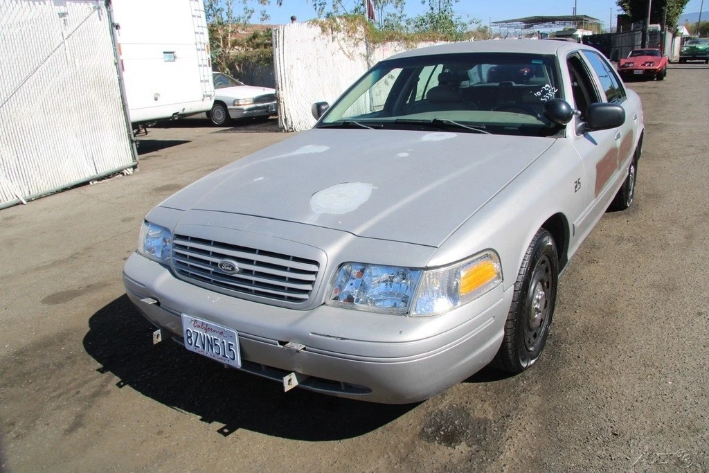 2004 Ford Crown Victoria - Image 2 of 21