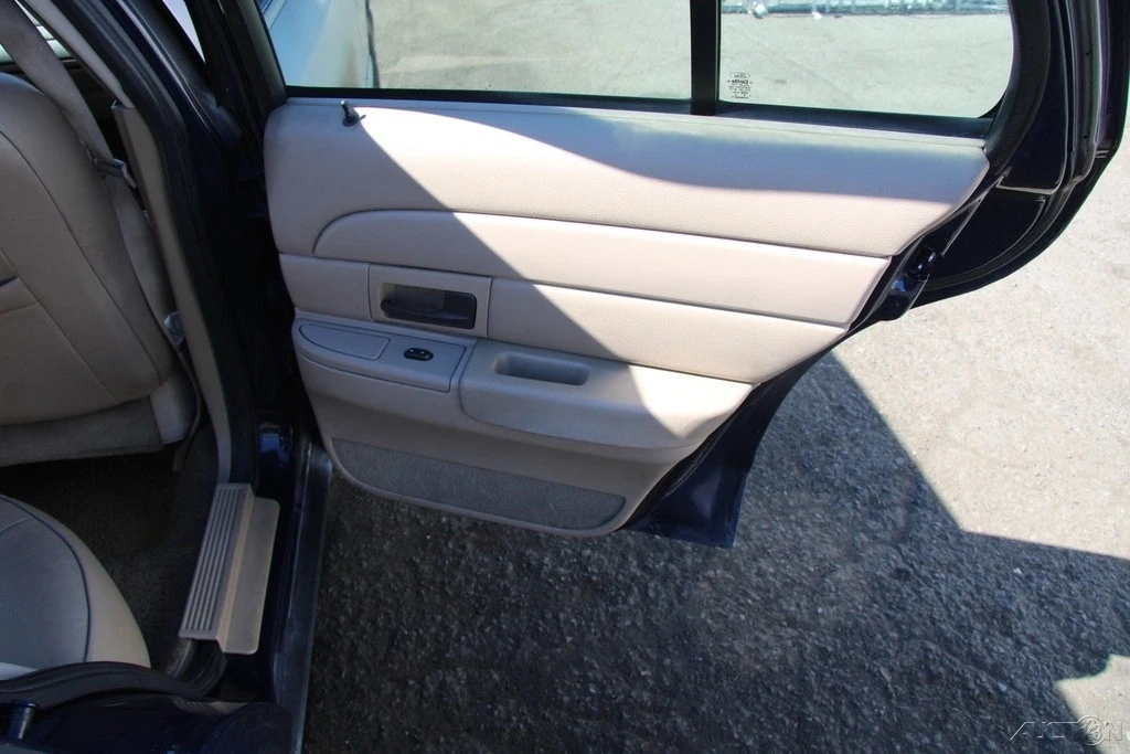 2004 Ford Crown Victoria - Image 21 of 21