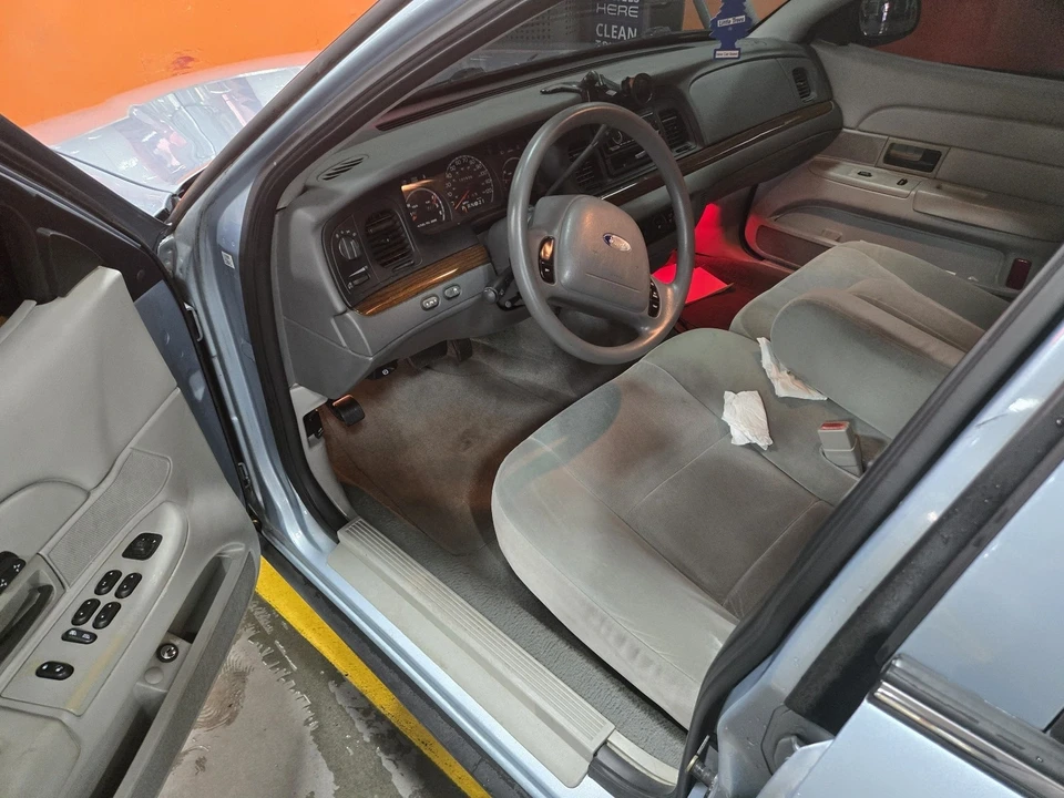 2004 Ford Crown Victoria - Image 11 of 20