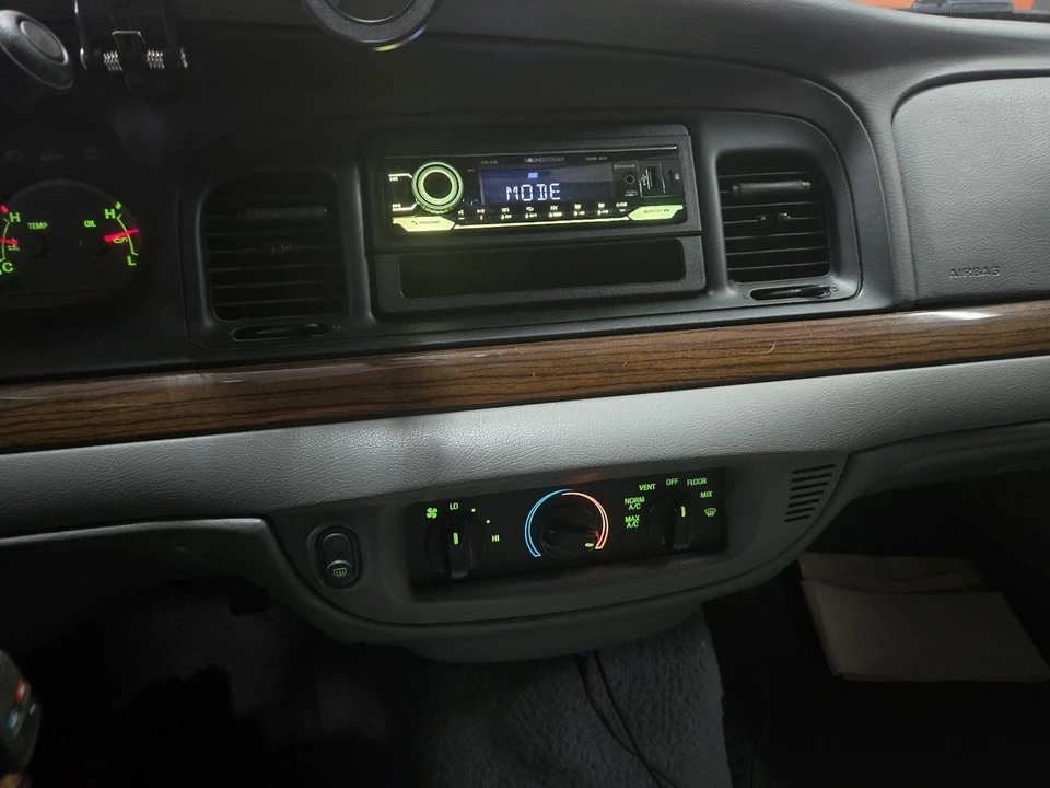 2004 Ford Crown Victoria - Image 9 of 20