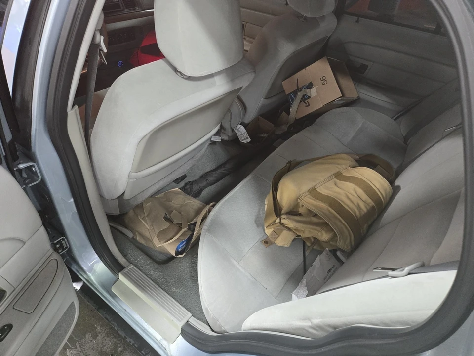 2004 Ford Crown Victoria - Image 13 of 20