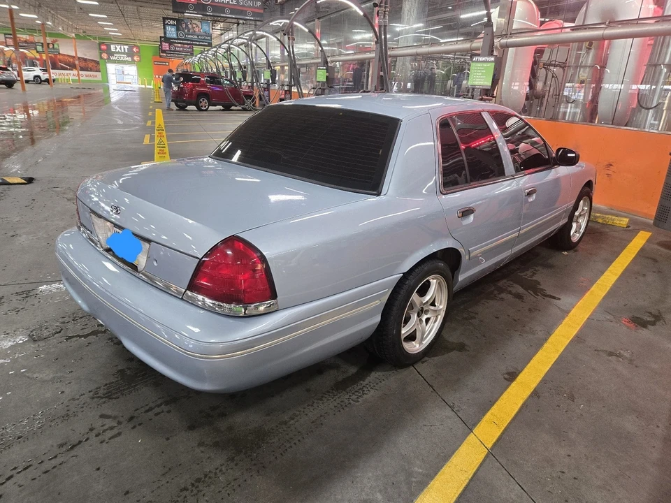 2004 Ford Crown Victoria - Image 2 of 20