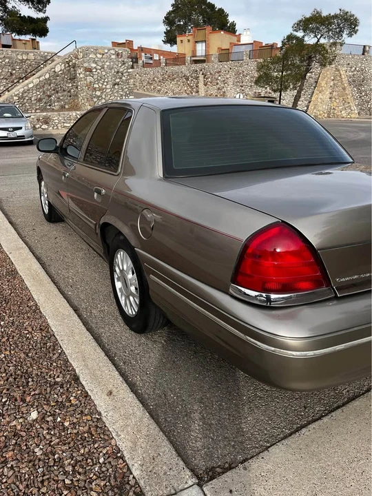 2004 Ford Crown Victoria - Image 3 of 14