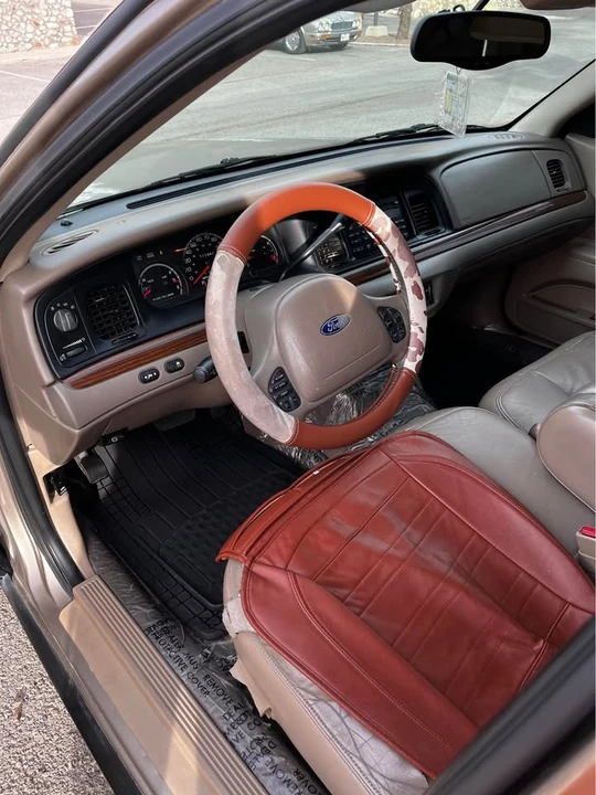 2004 Ford Crown Victoria - Image 6 of 14
