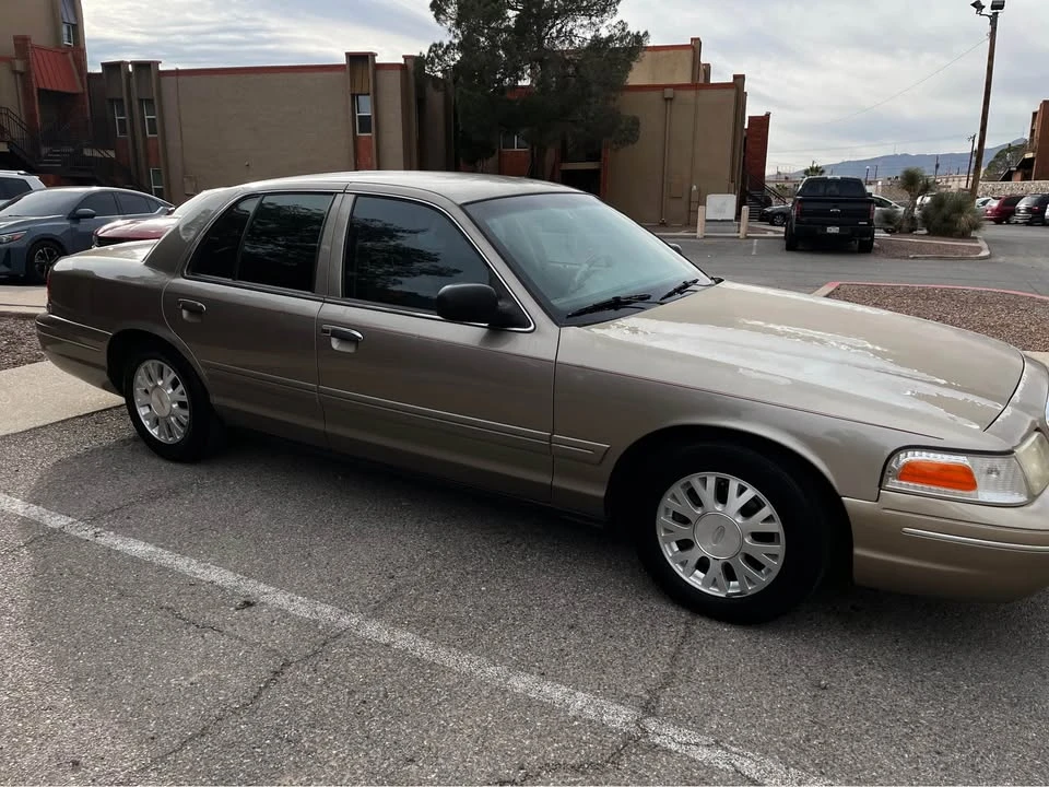 2004 Ford Crown Victoria - Image 4 of 14
