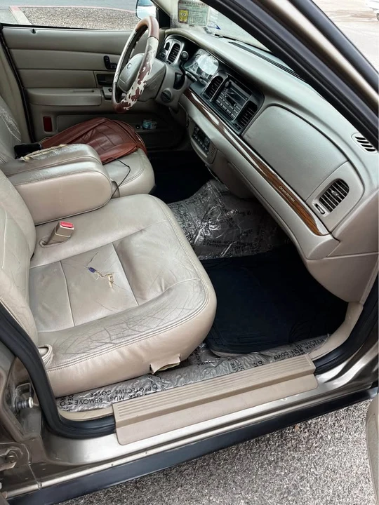 2004 Ford Crown Victoria - Image 14 of 14