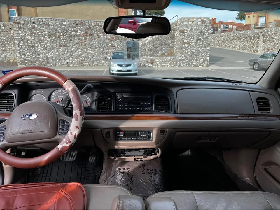 2004 Ford Crown Victoria - Image 8 of 14