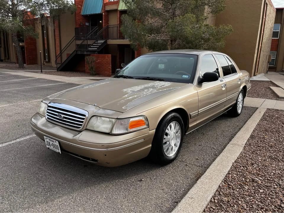 2004 Ford Crown Victoria - Image 2 of 14