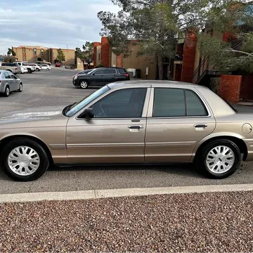 2004 Ford Crown Victoria LX