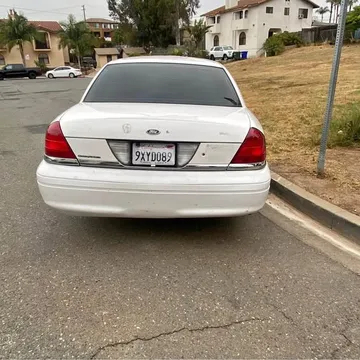 2004 Ford Crown Victoria LX Sedan
