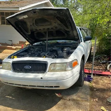 2004 Ford Crown Victoria LX