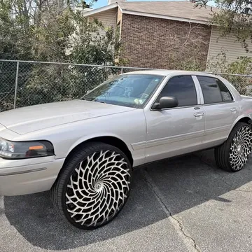 2004 Ford Crown Victoria LX Sport