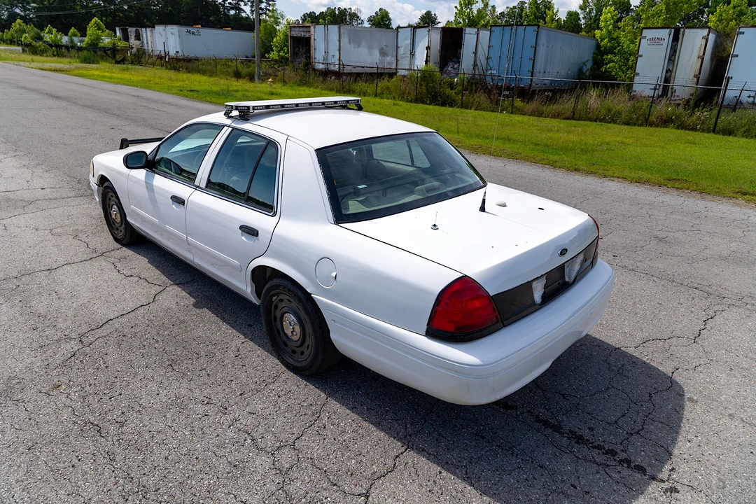 2004 Ford Crown Victoria - Image 11 of 31