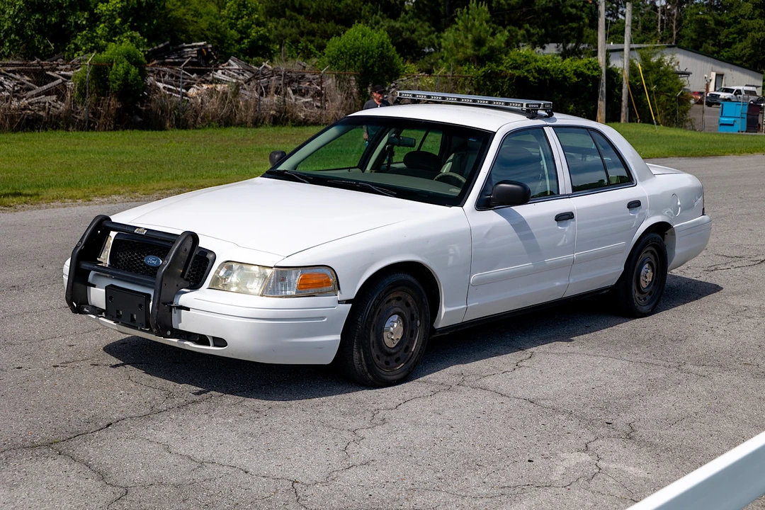 2004 Ford Crown Victoria - Image 2 of 31