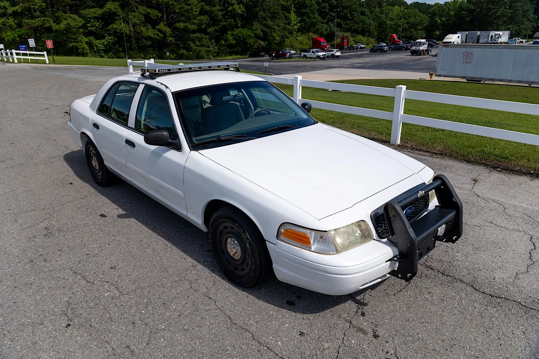 2004 Ford Crown Victoria - Image 9 of 31