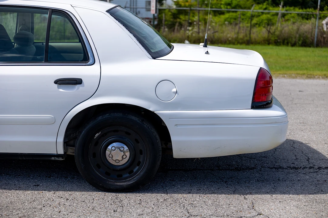 2004 Ford Crown Victoria - Image 19 of 31