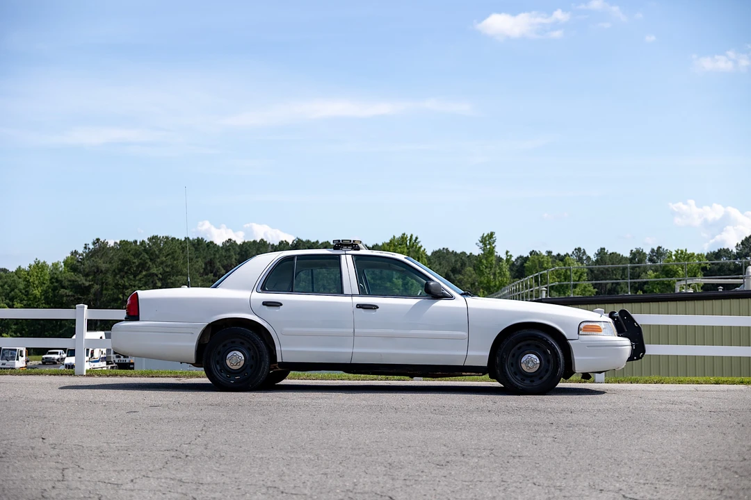 2004 Ford Crown Victoria - Image 12 of 31