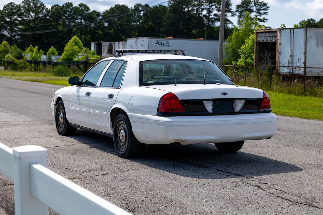 2004 Ford Crown Victoria - Image 13 of 31