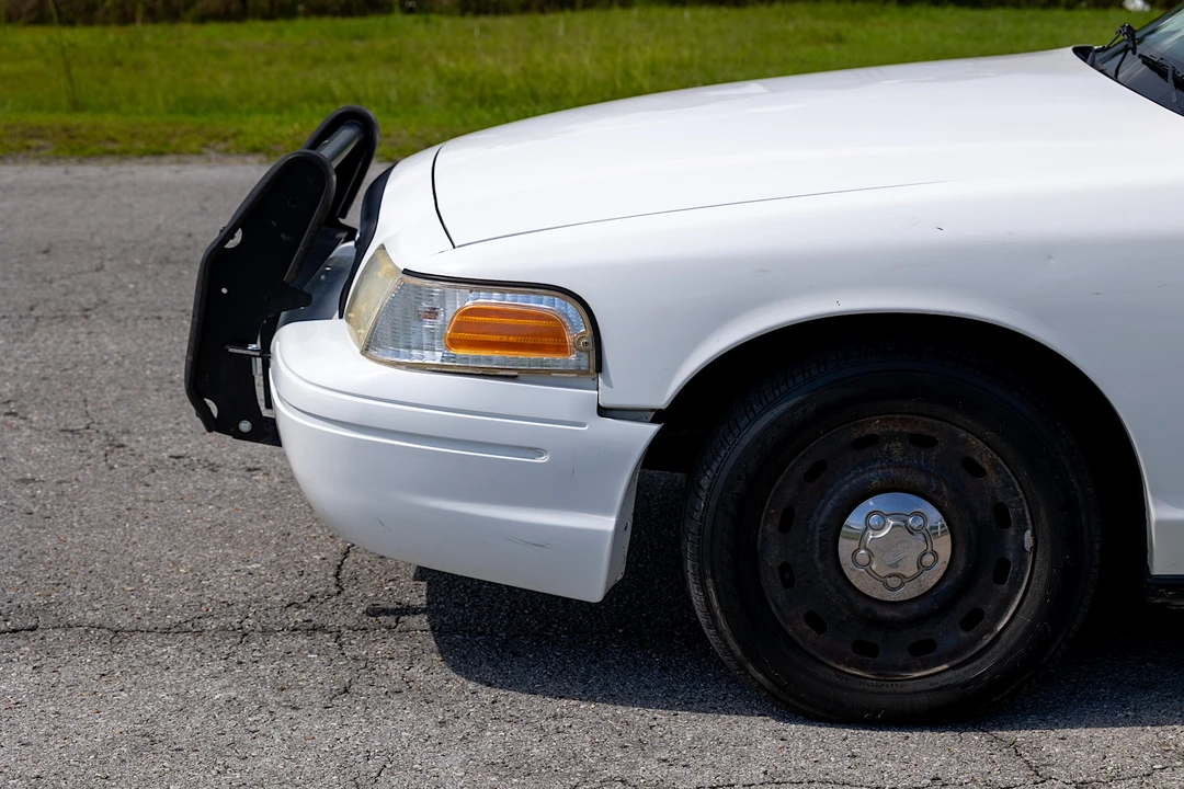2004 Ford Crown Victoria - Image 16 of 31