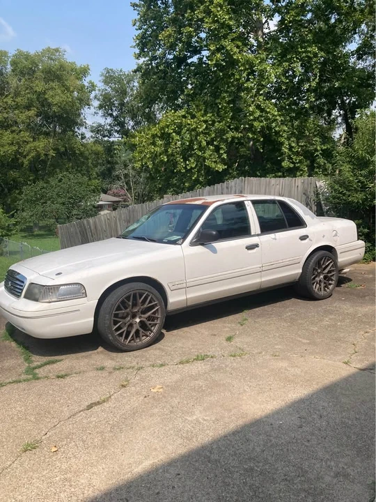2004 Ford Crown Victoria - Image 3 of 4