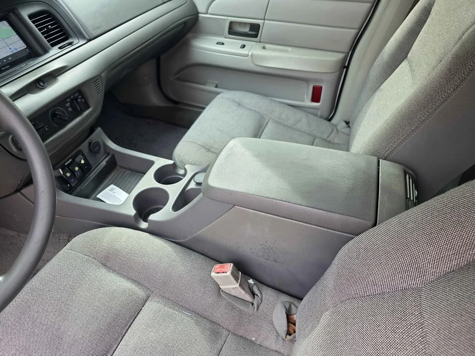 2004 Ford Crown Victoria - Image 5 of 10