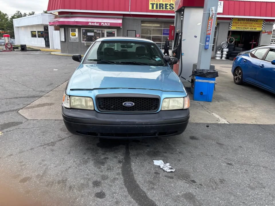 2004 Ford Crown Victoria - Image 5 of 7