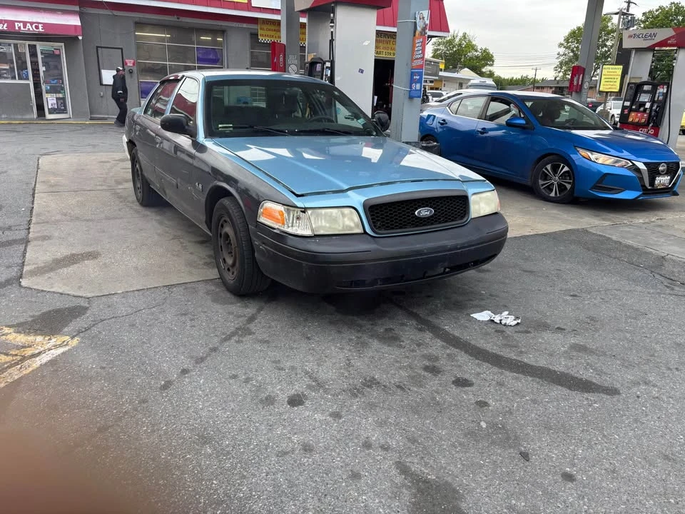 2004 Ford Crown Victoria - Image 4 of 7
