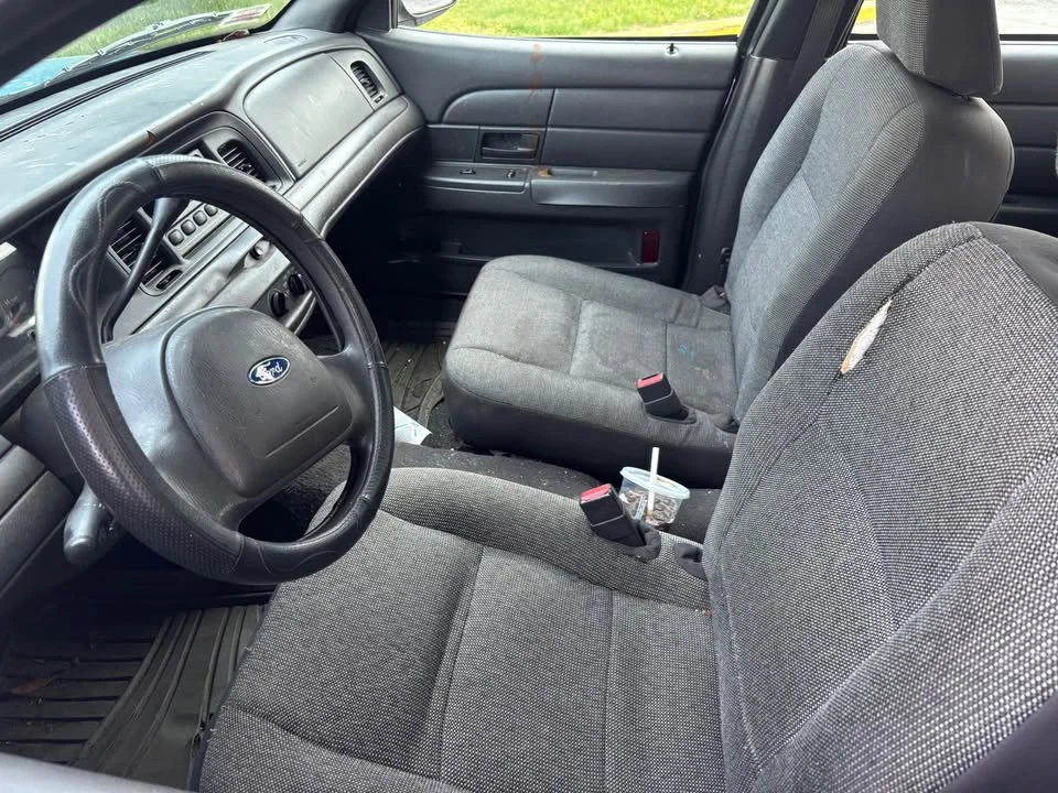 2004 Ford Crown Victoria - Image 6 of 7
