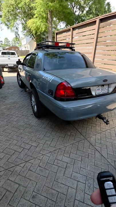 2004 Ford Crown Victoria - Image 10 of 10