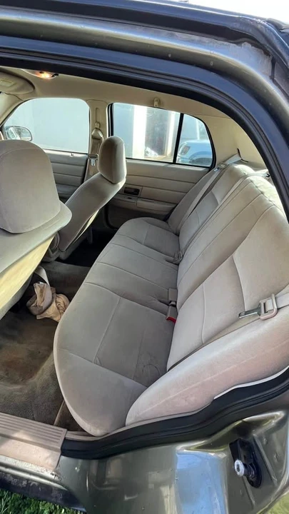 2004 Ford Crown Victoria - Image 8 of 9