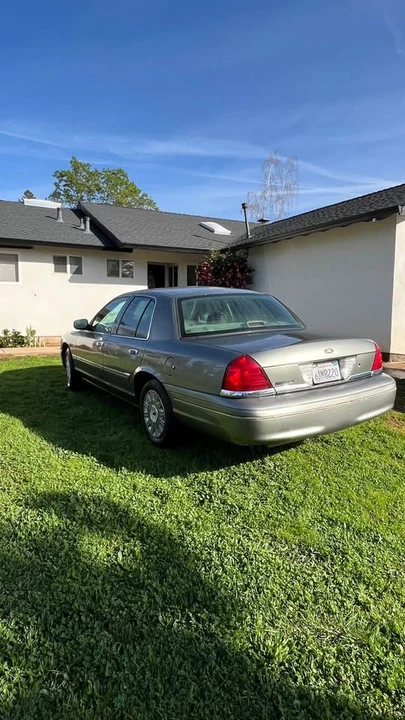 2004 Ford Crown Victoria - Image 9 of 9