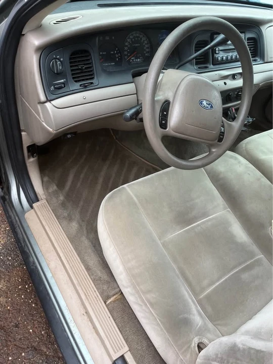 2004 Ford Crown Victoria - Image 4 of 9